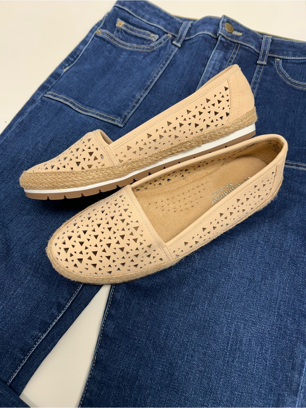 Naturalizer Beige Slip-On Flats Size 7M - Picture 9 of 9